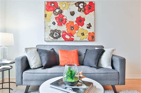 Using Pillows as Accents and Focal Points